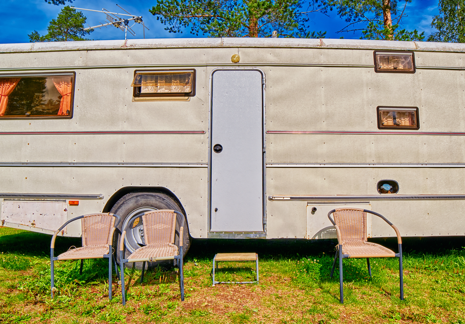 How to Get Rid of an Old Motorhome in LA | Go Junk Free America